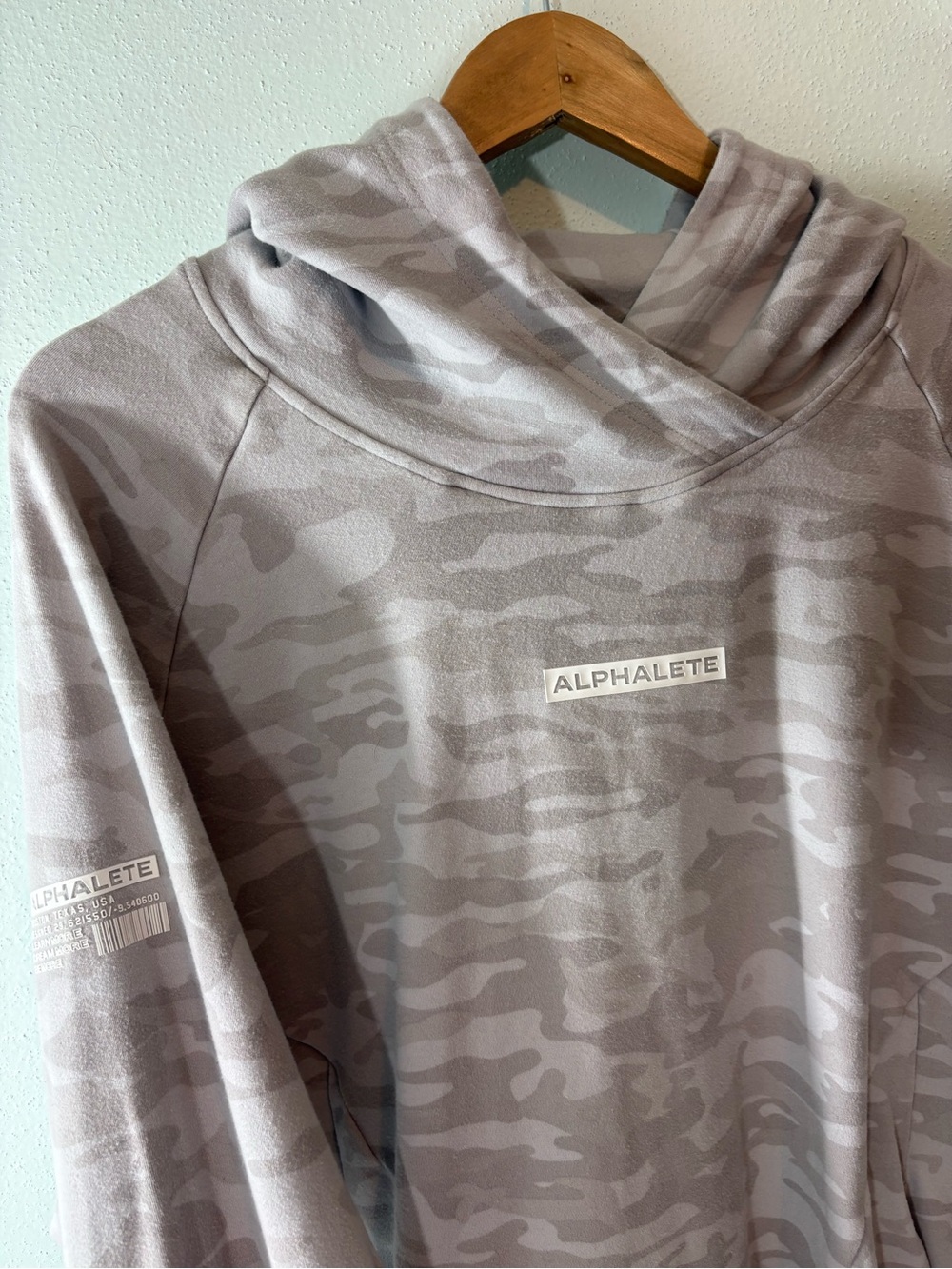 ALPHALETE MEDIUM ? ✨ adult camo hoodie with pockets gray great condition